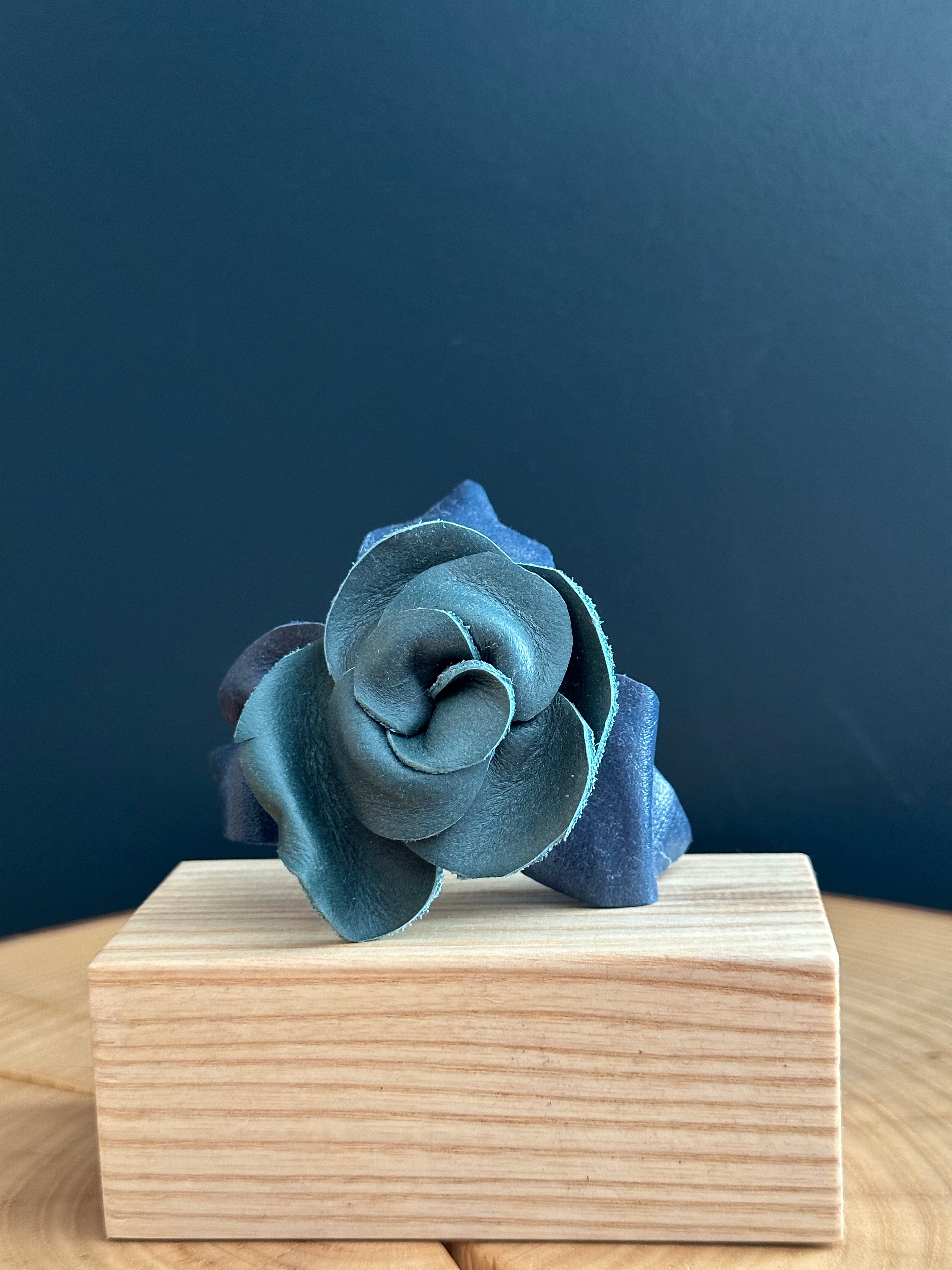 Green & Blue Leather Rose & Hardwood Vase Set