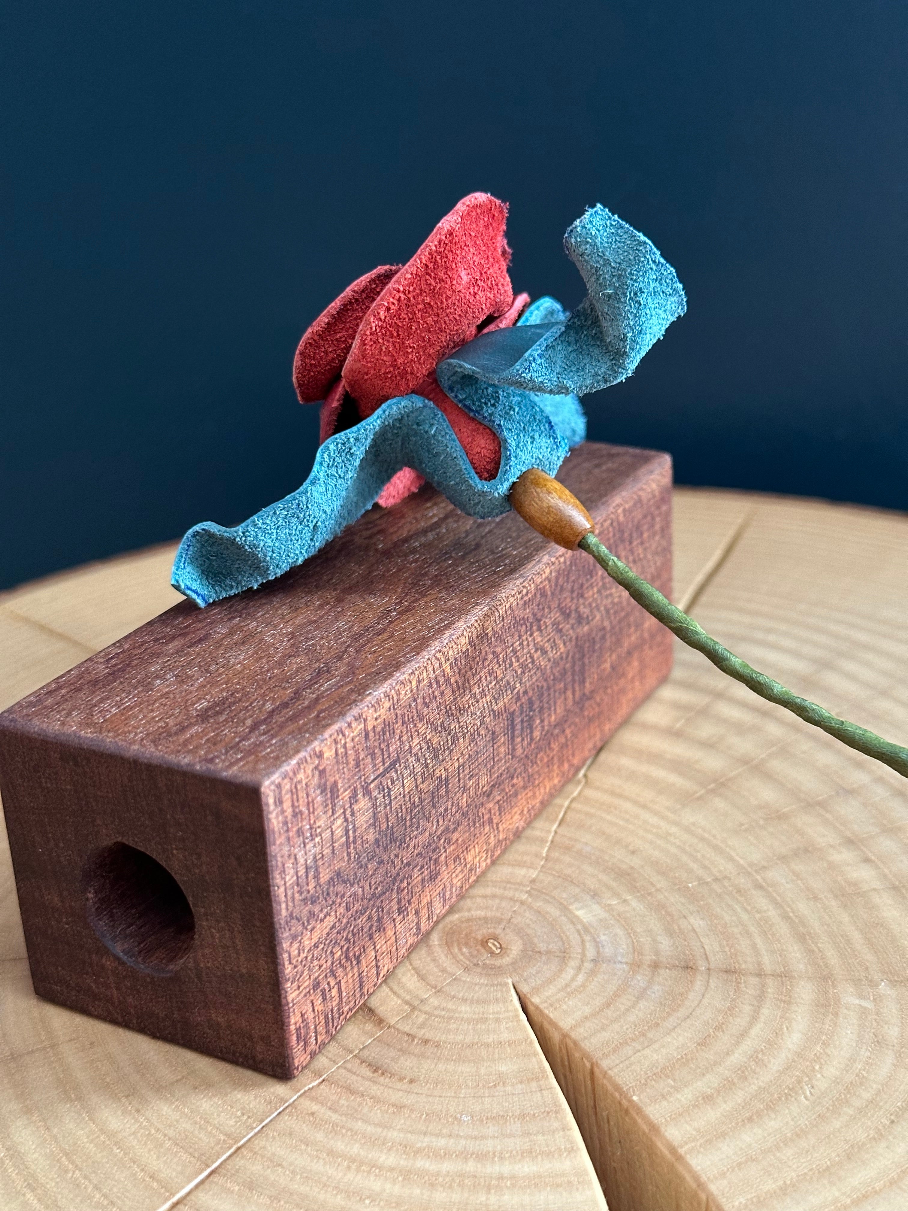 Red & Green Leather Rose & Hardwood Vase Set (1)