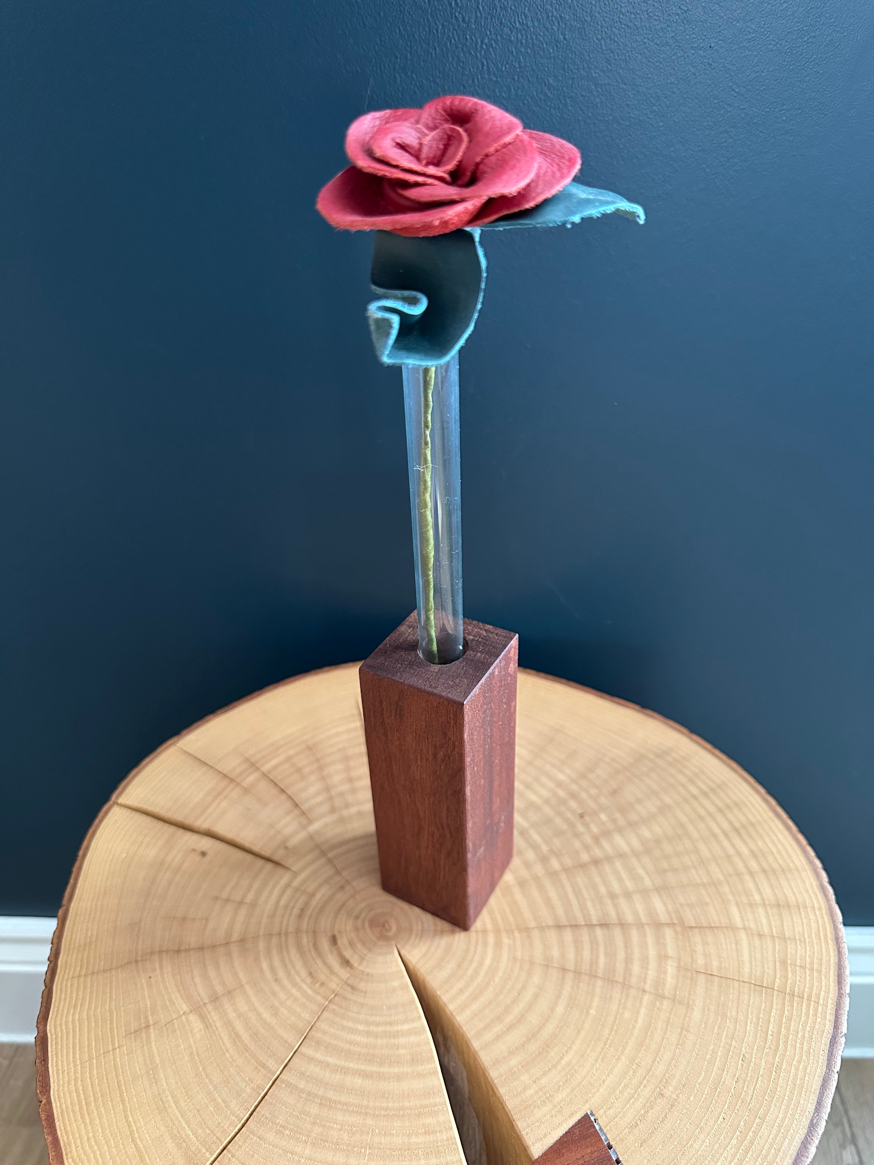 Red & Green Leather Rose & Hardwood Vase Set (1)