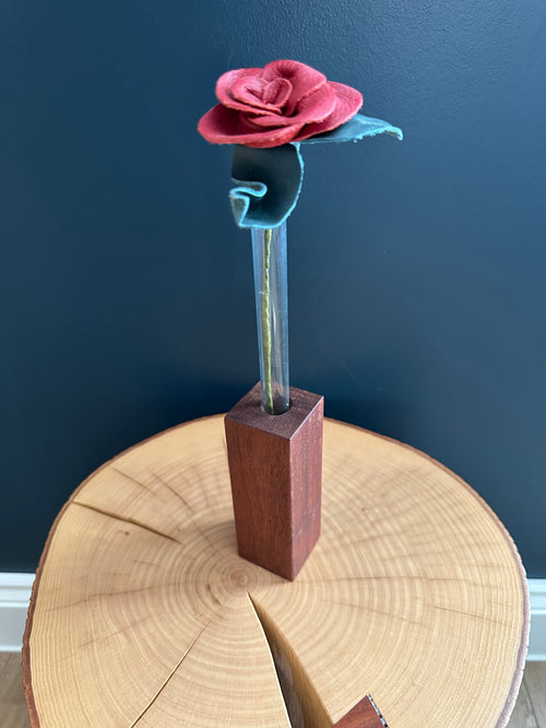 Red & Green Leather Rose & Hardwood Vase Set (1)